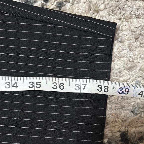 Liverpool Black Capri Pants Structured Design - Picture 6 of 9